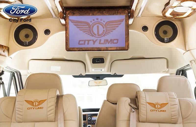 Transit 2018 Limousine sở hữu hệ thống giải trí đẳng cấp - City Ford
