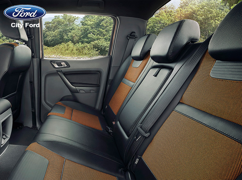 Phần ghế tựa ngả đầu thoải mái của dòng xe Ford Ranger XLS 2017